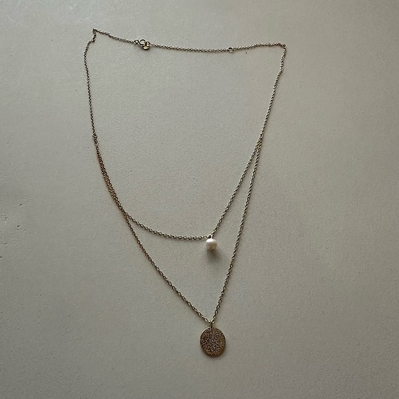 Jewelry - Pearl and gold coin necklace